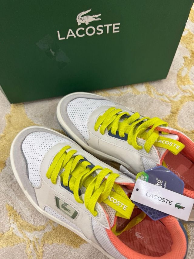 Zapatillas Lacoste grises y blancas