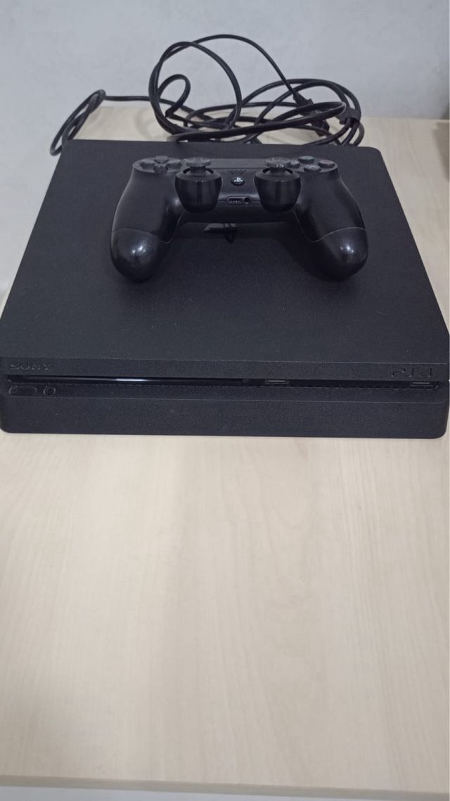 PlayStation 4 1TB Nera