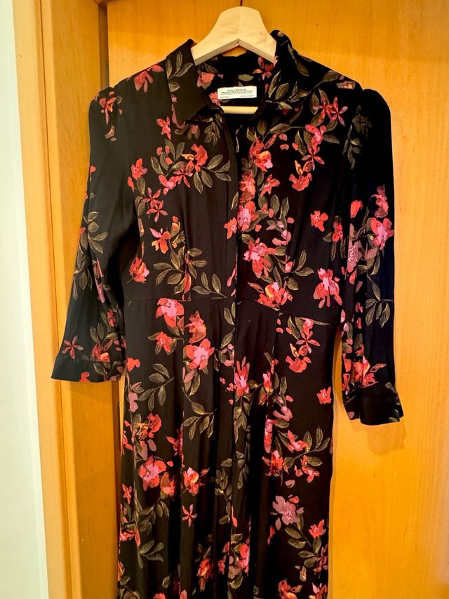 Vestido Zara floral negro y rosa