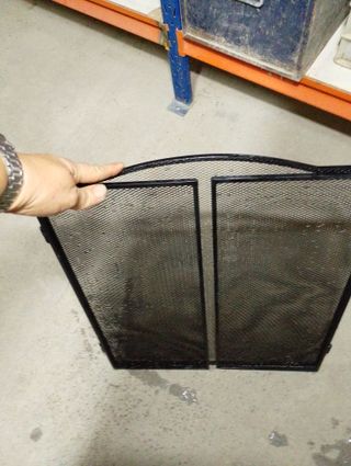 Salva chispas chimenea metal negro