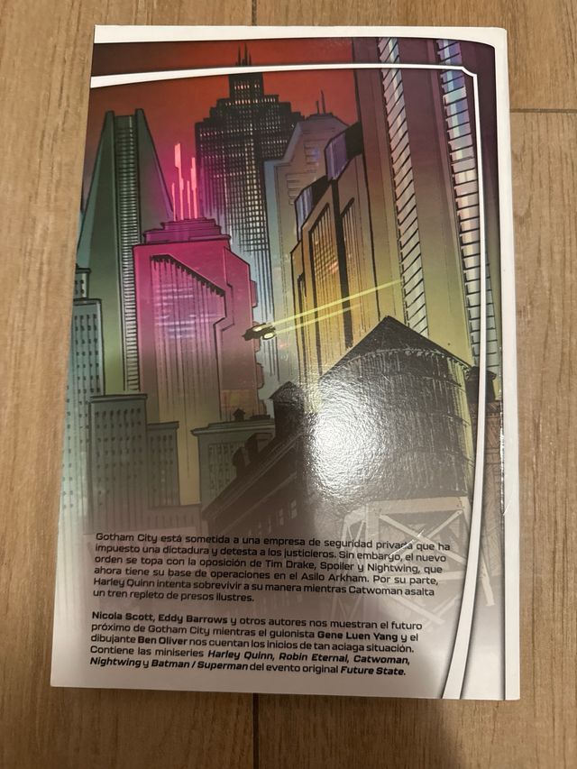 Estado Futuro: Futura Gotham. Tomo en rústica ECC.