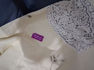 Tovaglia in puro lino ricamata per 6