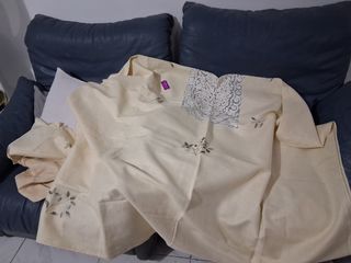 Tovaglia in puro lino ricamata per 6