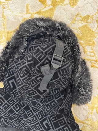 Chaqueta Glorious Negra con Capucha