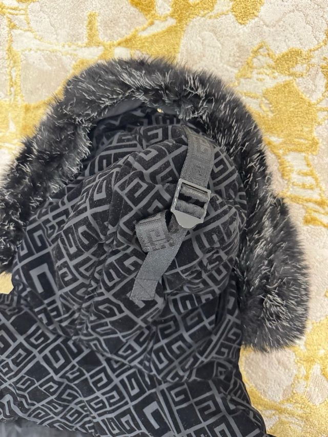 Chaqueta Glorious Negra con Capucha