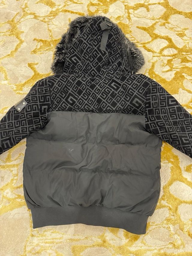 Chaqueta Glorious Negra con Capucha