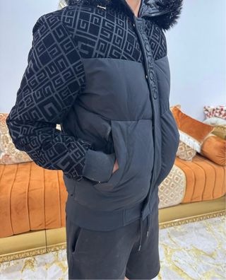 Chaqueta Glorious Negra con Capucha