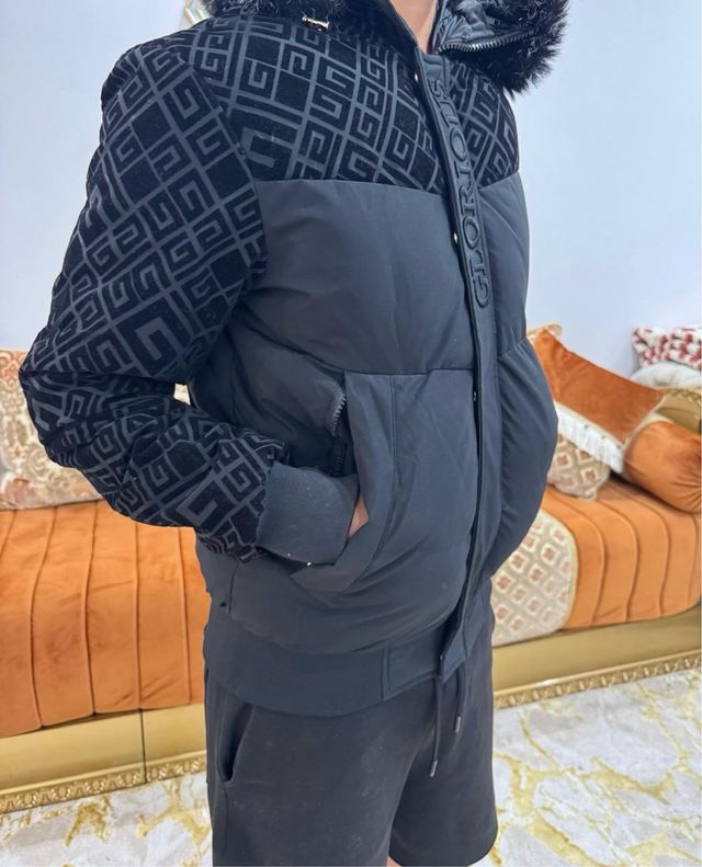 Chaqueta Glorious Negra con Capucha