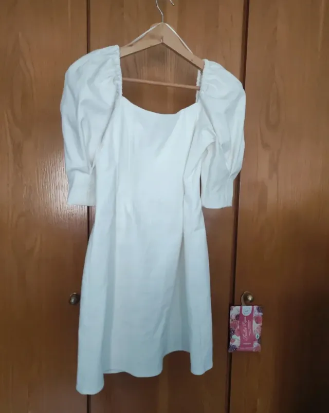 Vestido blanco corto manga abullonada