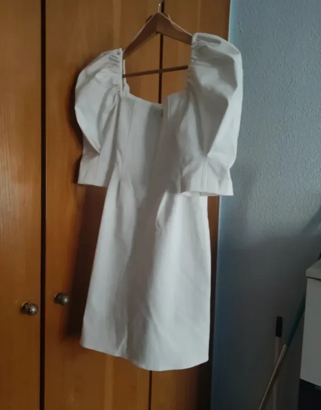 Vestido blanco corto manga abullonada