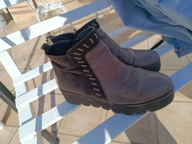 Botas Marrones y Grises