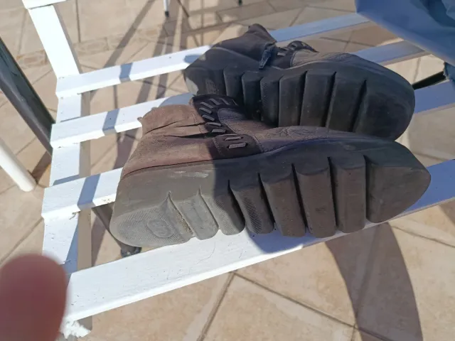 Botas Marrones y Grises