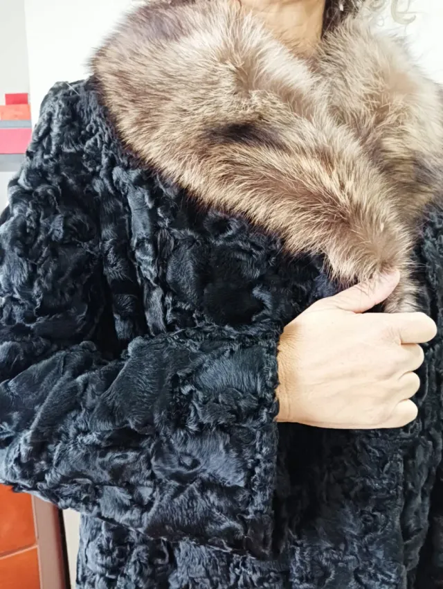 Abrigo de astracán natural negro/marrón