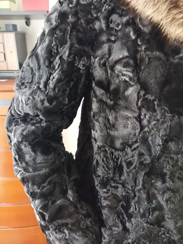 Abrigo de astracán natural negro/marrón