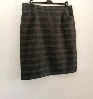 Falda gris cuadro gales Talla 54.