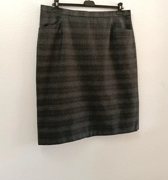 Falda gris cuadro gales Talla 54.