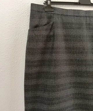 Falda gris cuadro gales Talla 54.