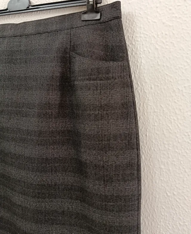 Falda gris cuadro gales Talla 54.