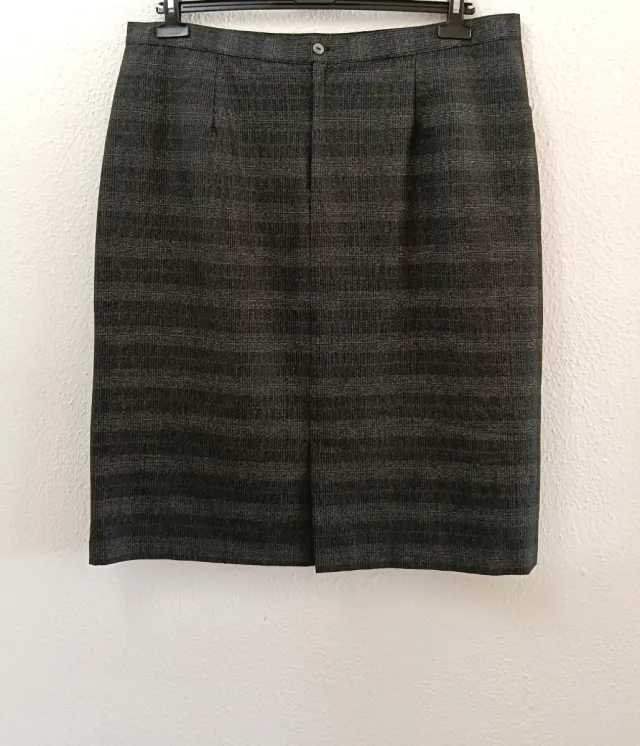 Falda gris cuadro gales Talla 54.