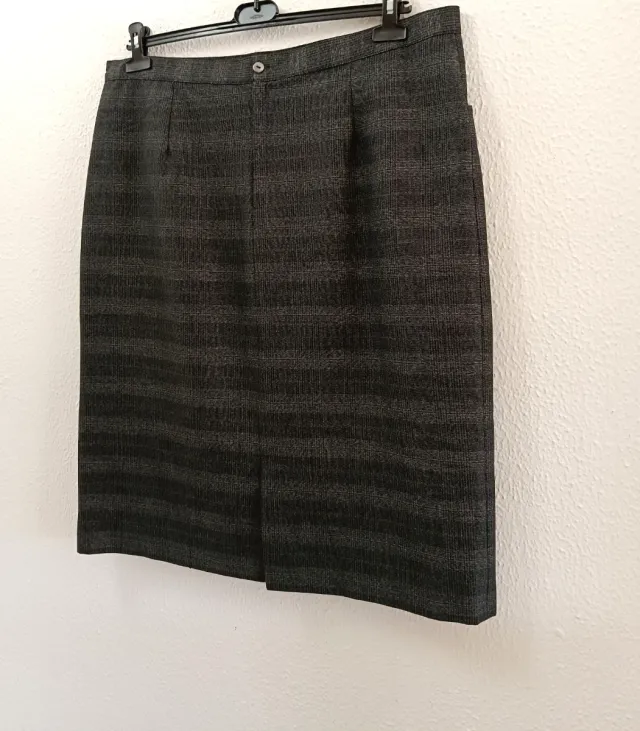 Falda gris cuadro gales Talla 54.