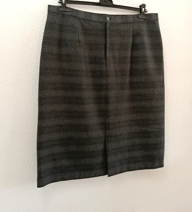 Falda gris cuadro gales Talla 54.