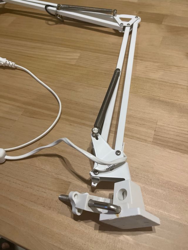 Lámpara de mesa articulada blanca