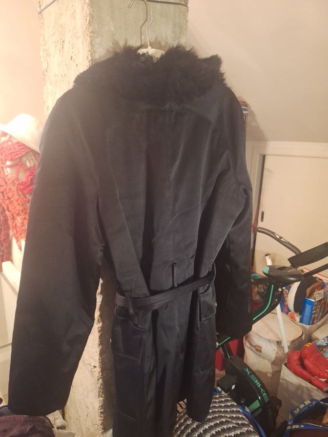 Chaqueta Zara impermeable con cuello de pelo