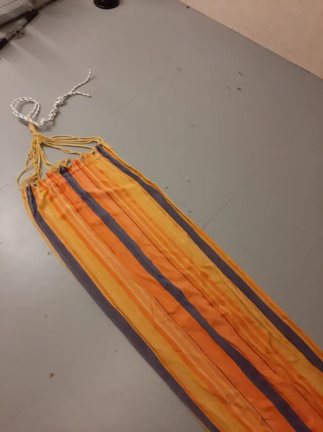 Hamaca de tela multicolor