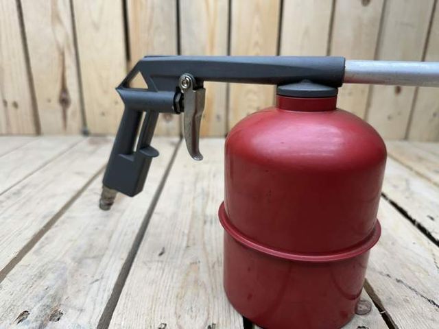 PISTOLA PETROLEAR NEUMÁTICA CON DEPÓSITO