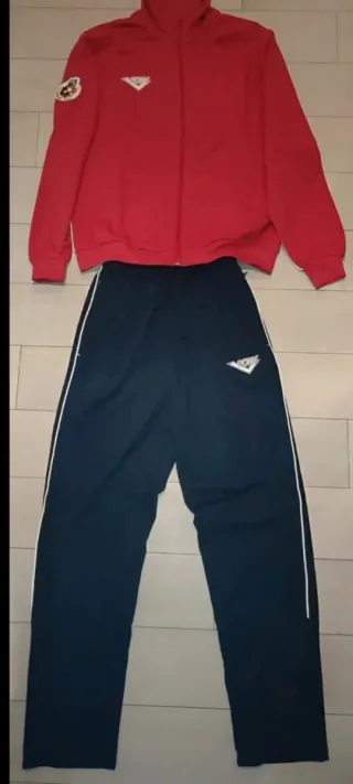Chándal Pony Hombre Rojo y Azul