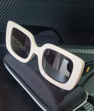 Occhiali da sole donna beige e neri