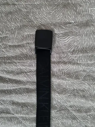 Cintura nera con fibbia