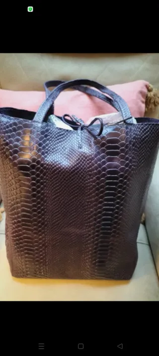 Bolso de piel efecto serpiente