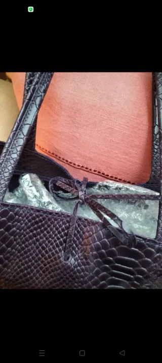 Bolso de piel efecto serpiente