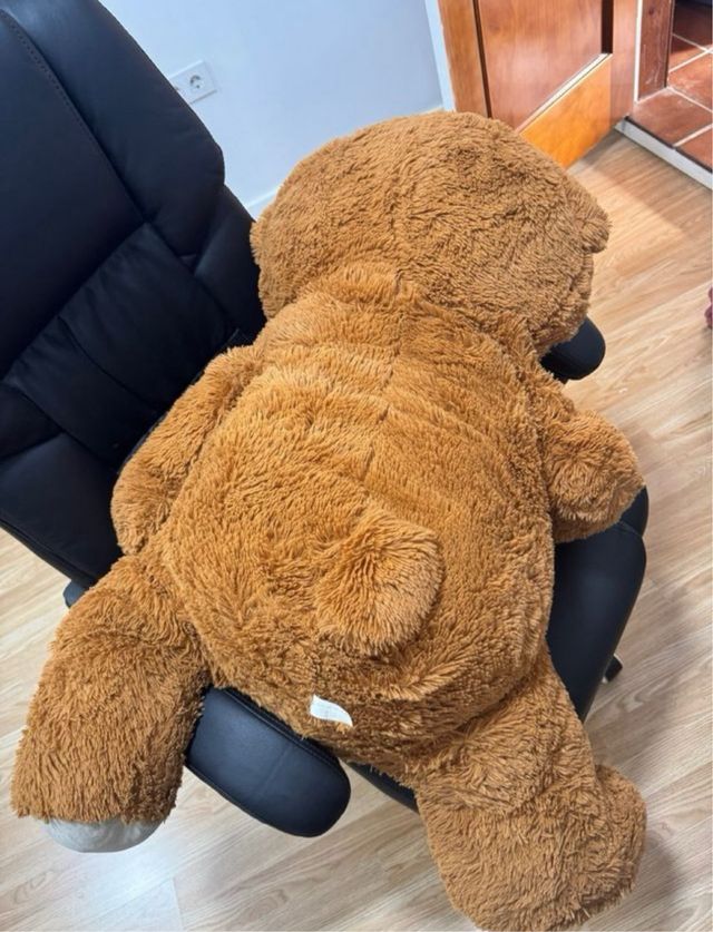 Oso de peluche gigante marrón