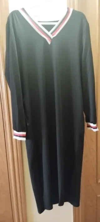 Vestido largo negro con detalles sin estrenar