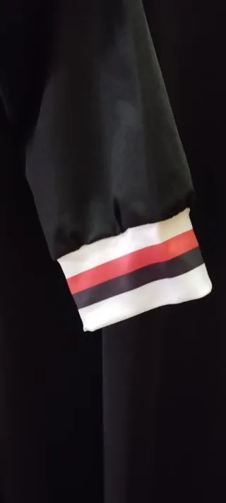 Vestido largo negro con detalles sin estrenar