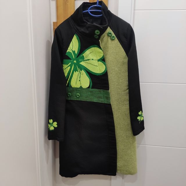 Abrigo Avispada TM Negro y Verde