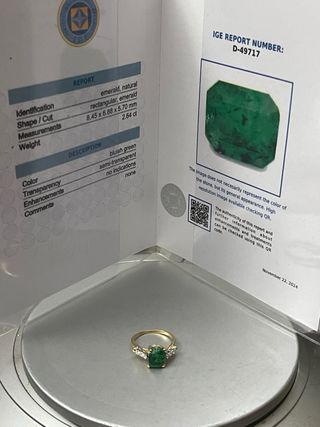 Anillo Oro 18k Esmeralda Natural y Diamantes