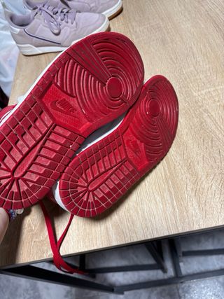 Zapatillas Air Jordan 1 Rojas y Negras