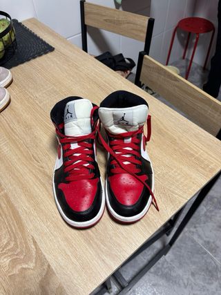 Zapatillas Air Jordan 1 Rojas y Negras