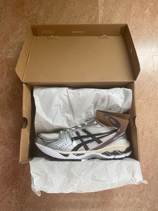 Asics Gel Kayano 14 Plata/Negro