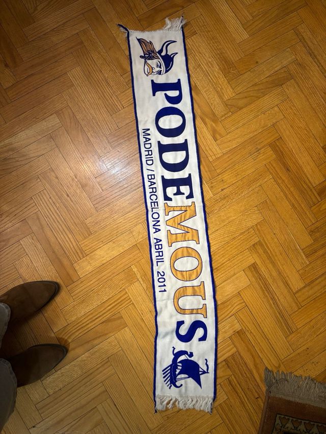 Bufanda Podemos Madrid/Barcelona Abril 2011