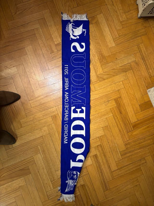 Bufanda Podemos Madrid/Barcelona Abril 2011