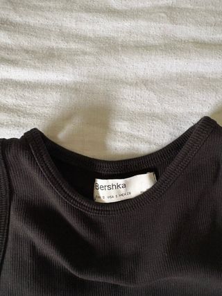 Top negro sin mangas