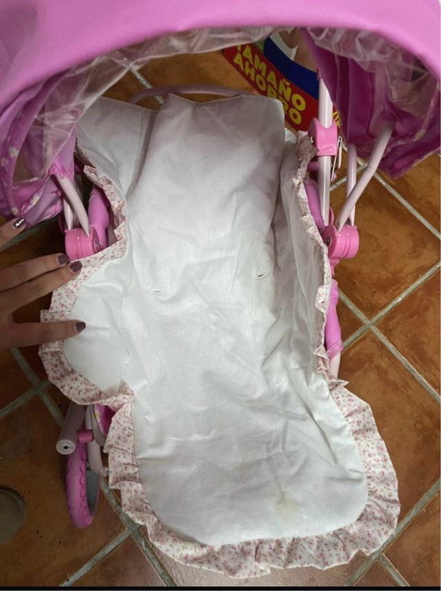 Carrito de muñecas rosa Hello Kitty