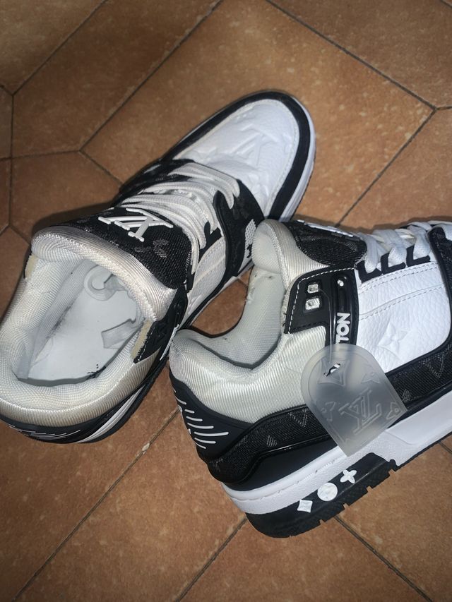 Louis Vuitton Zapatillas Blancas y Negras