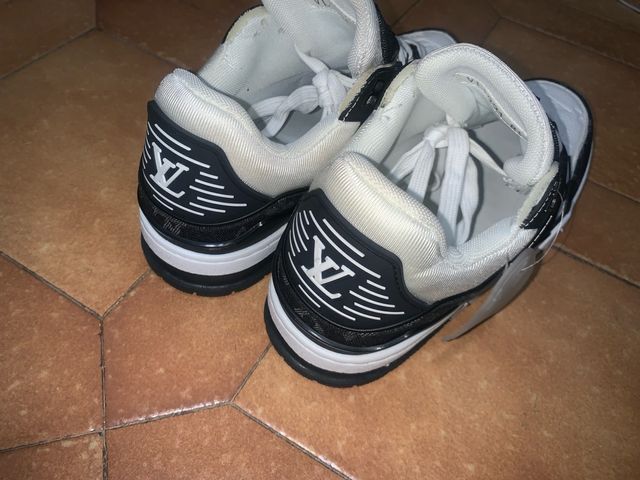 Louis Vuitton Zapatillas Blancas y Negras