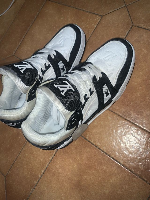 Louis Vuitton Zapatillas Blancas y Negras