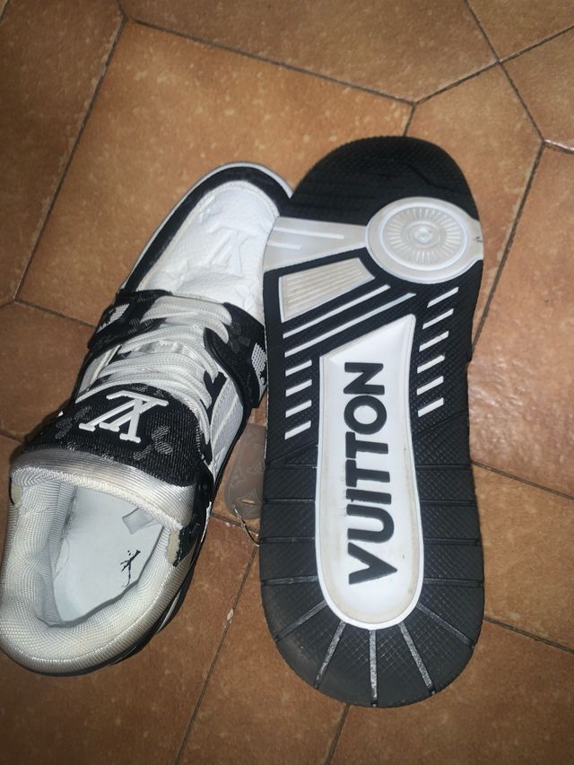 Louis Vuitton Zapatillas Blancas y Negras